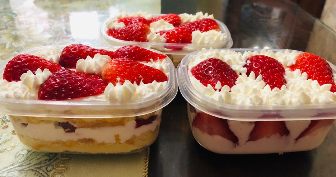 草莓奶油蛋糕盒子