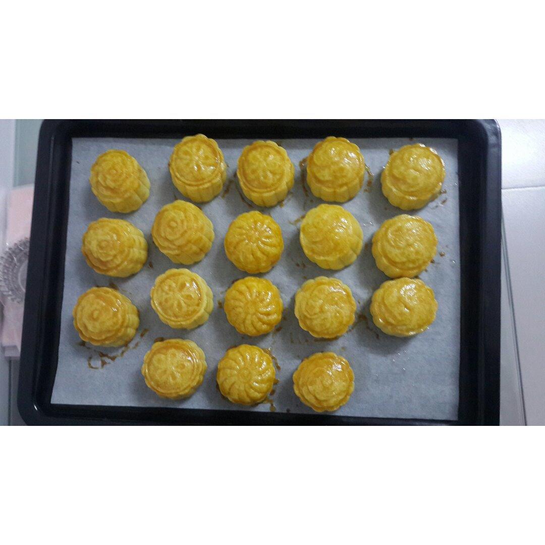 粒粒蛋黄半岛奶黄月饼