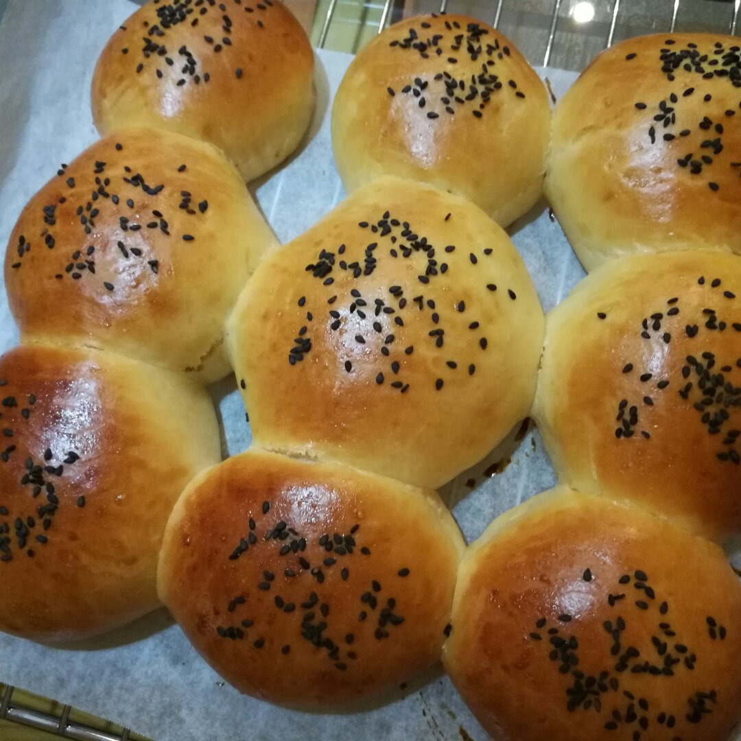 大人小孩都爱不释口的【蜂蜜牛奶小餐包】