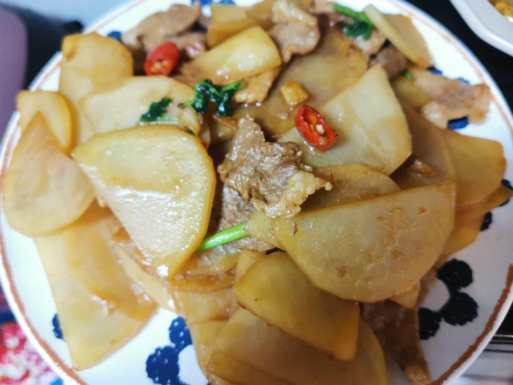 家常土豆炒肉片