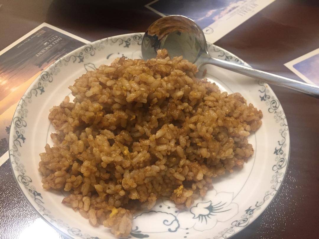 据说是 正宗酱油炒饭