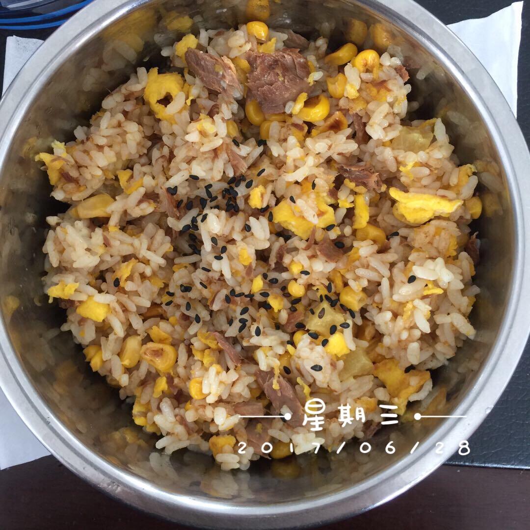 糙米金枪鱼蛋炒饭