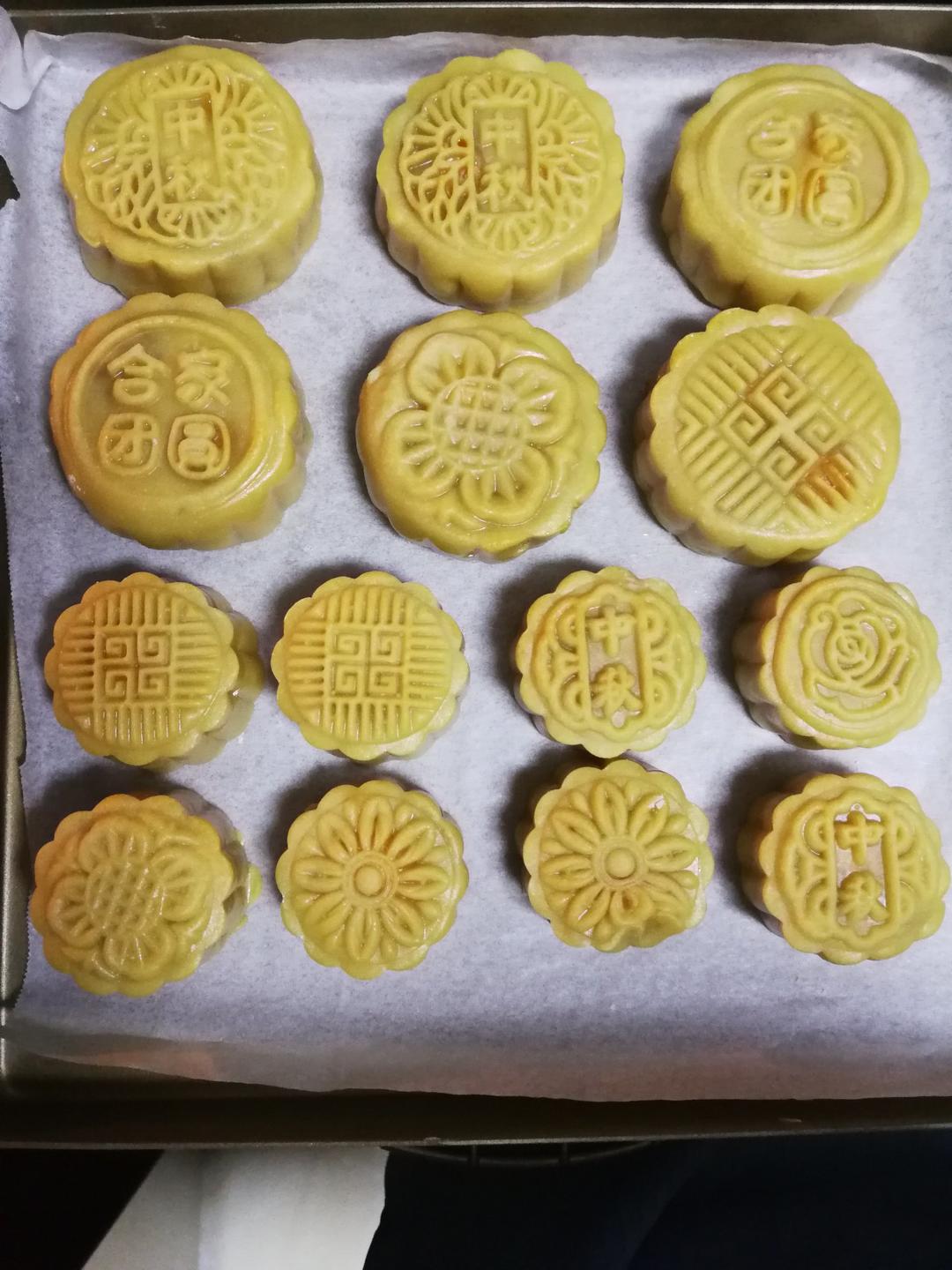广式月饼——蛋黄莲蓉月饼