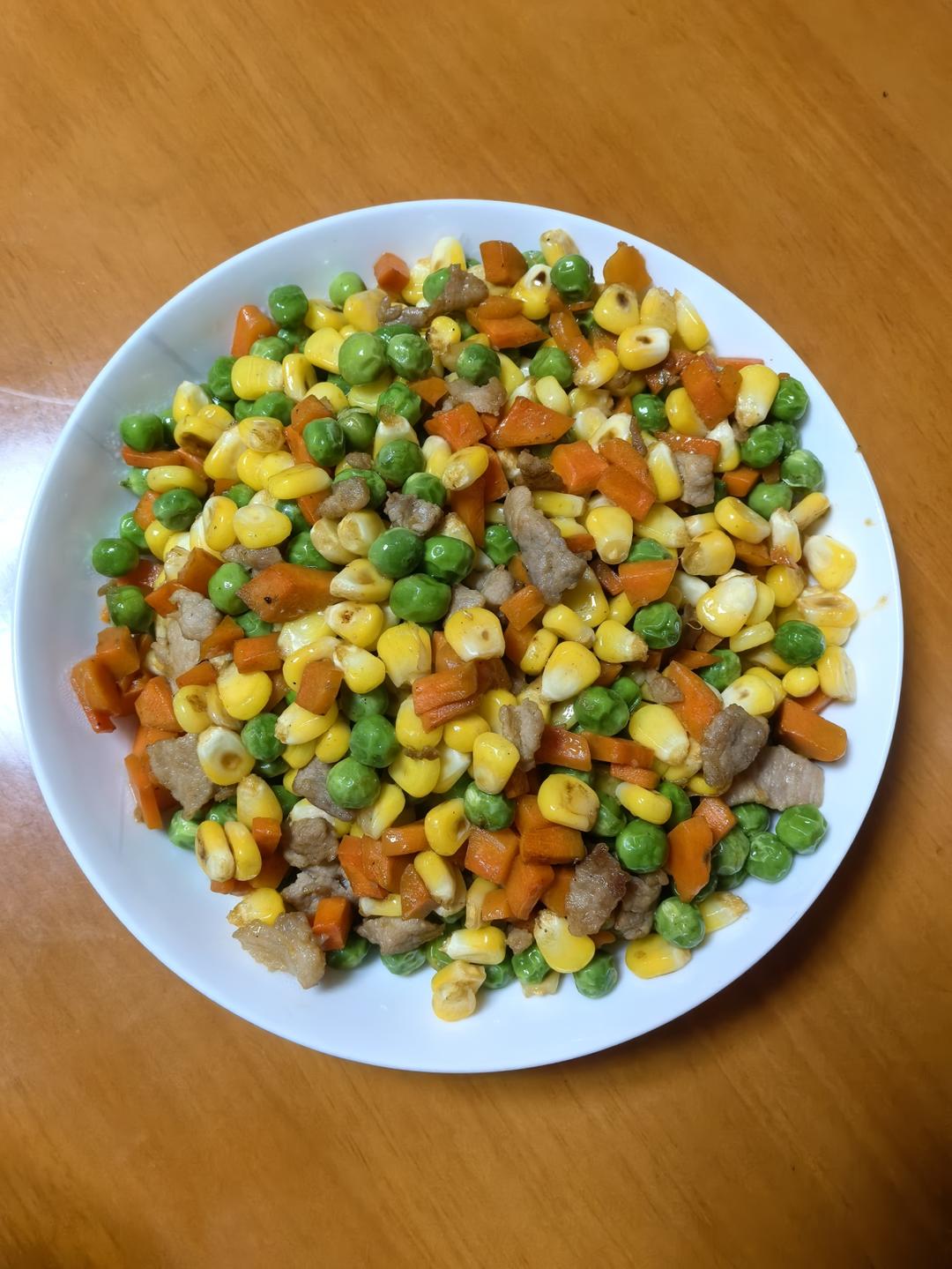 炒四丁（肉丁、豌豆、胡萝卜丁、玉米粒）
