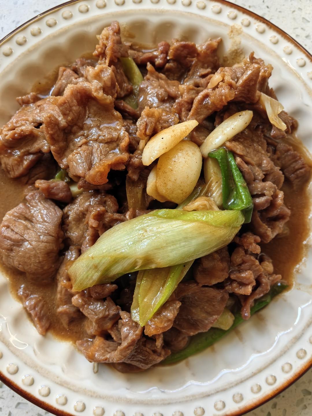 葱香浓郁的葱爆牛肉