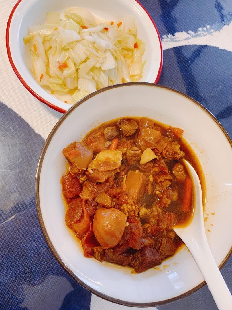 汤浓肉嫩的番茄牛腩，牛腩软烂秘法