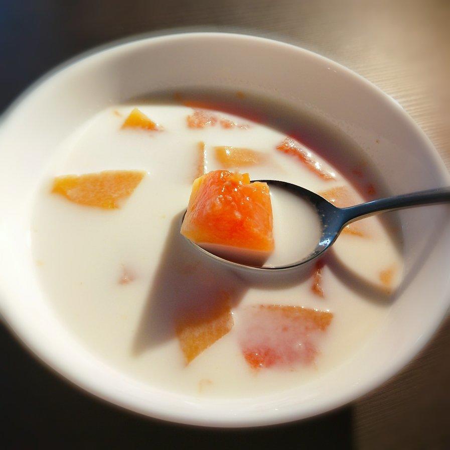 鲜奶炖木瓜