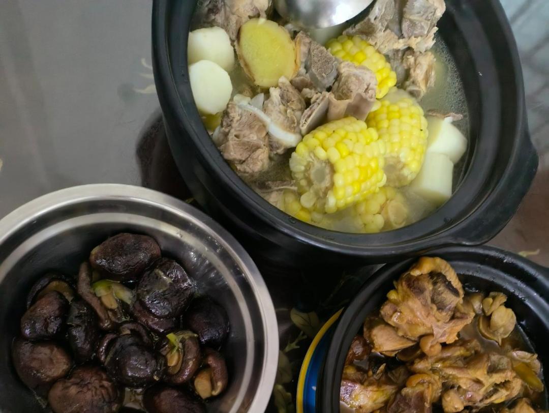 连吃三碗的玉米山药排骨汤