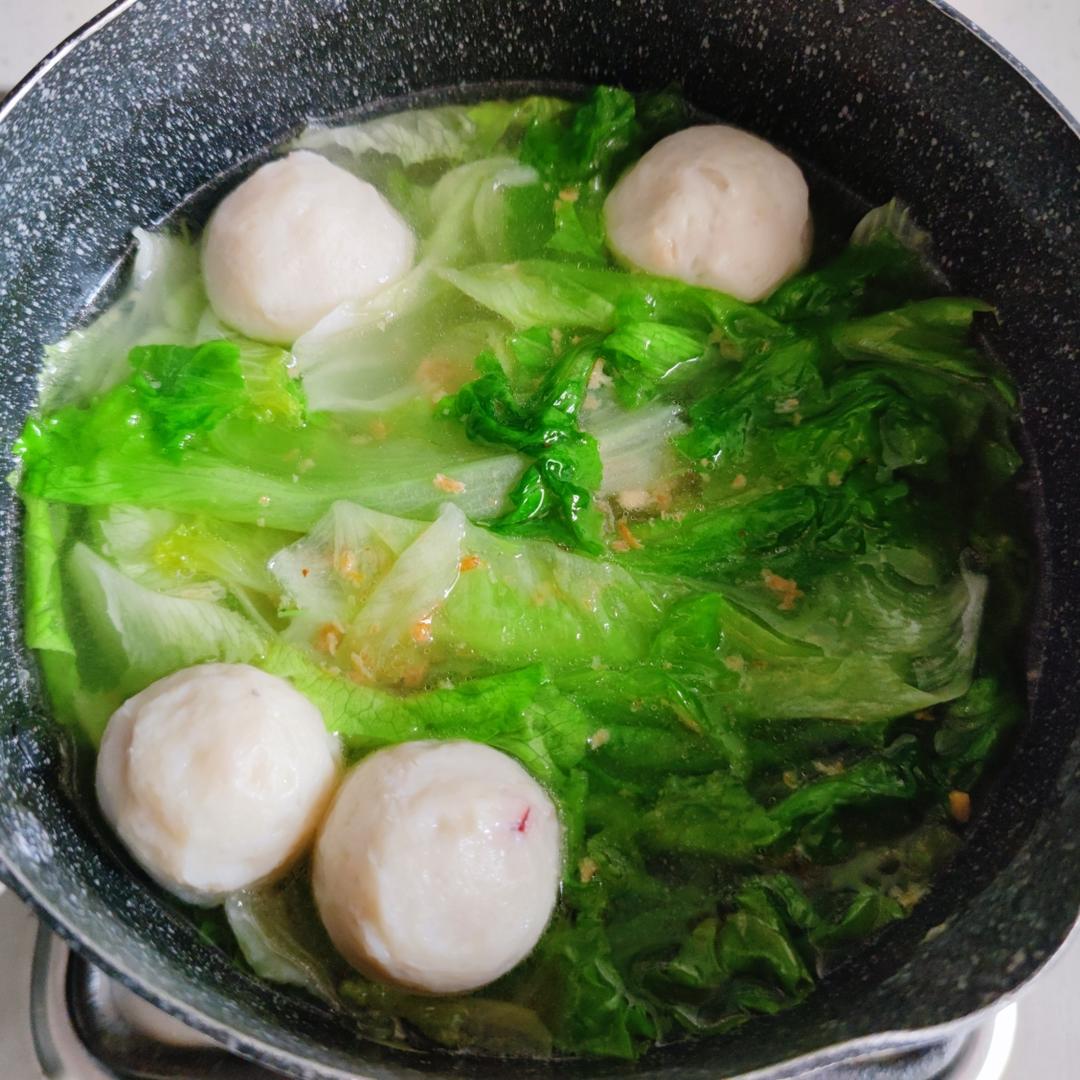 减脂汤！超级简单快手的低脂墨鱼丸生菜汤的做法