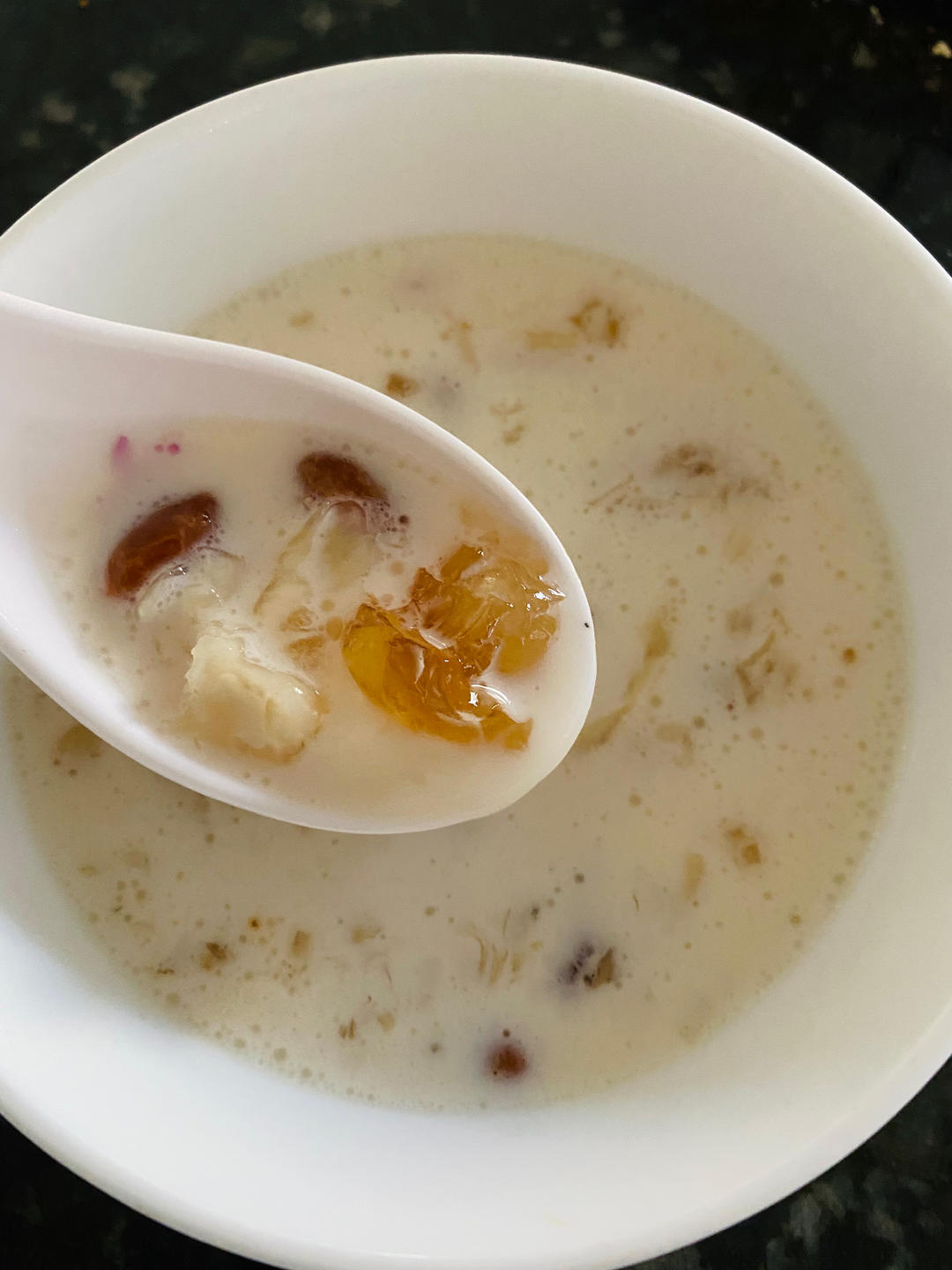 超滋润牛奶桃胶炖雪耳