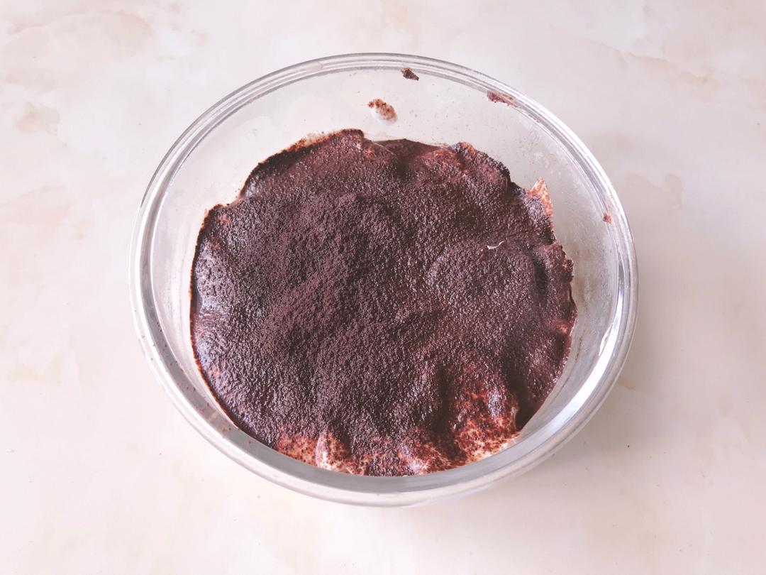 免烤箱减脂五分钟快速无糖版伪提拉米苏(隔夜燕麦香蕉酸奶盒子)