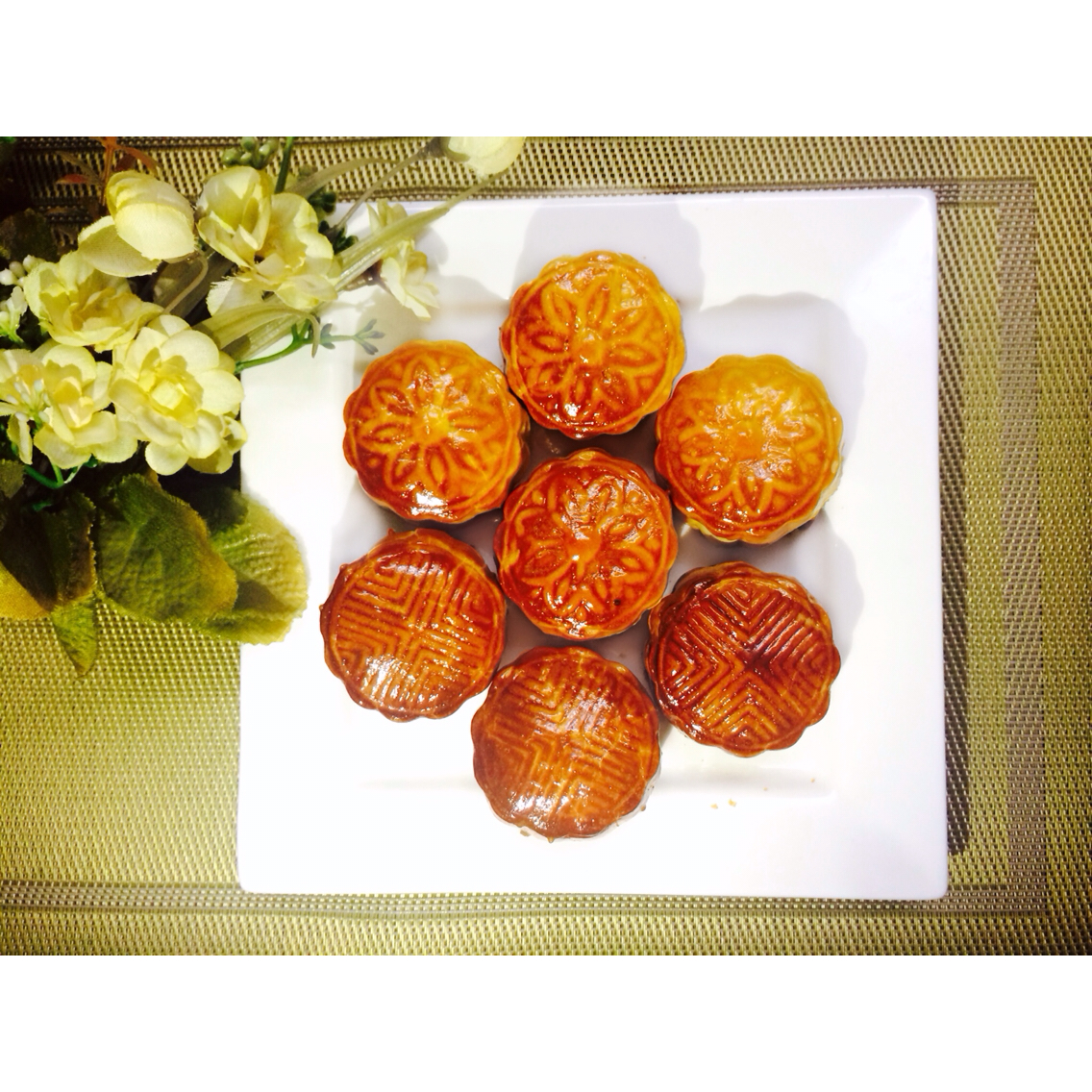 广式月饼—蛋黄莲蓉月饼