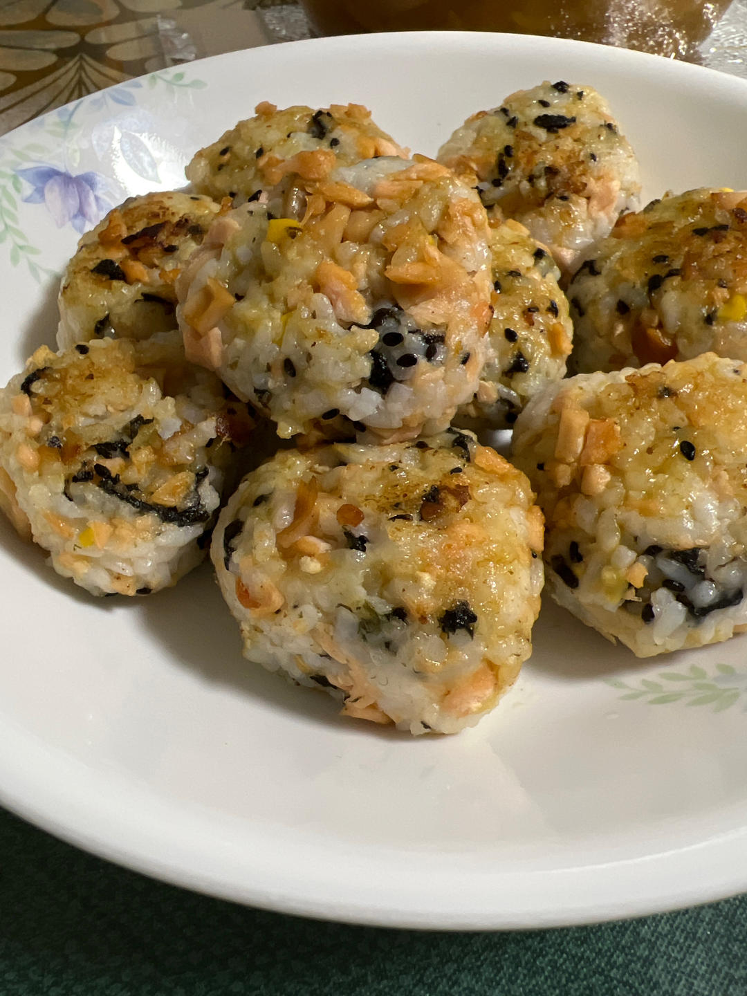 剩饭这样做太好吃了！                  三角寿司饭团👍