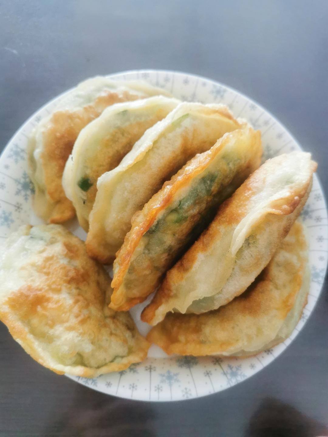 韭菜盒子（无虾米版）的做法