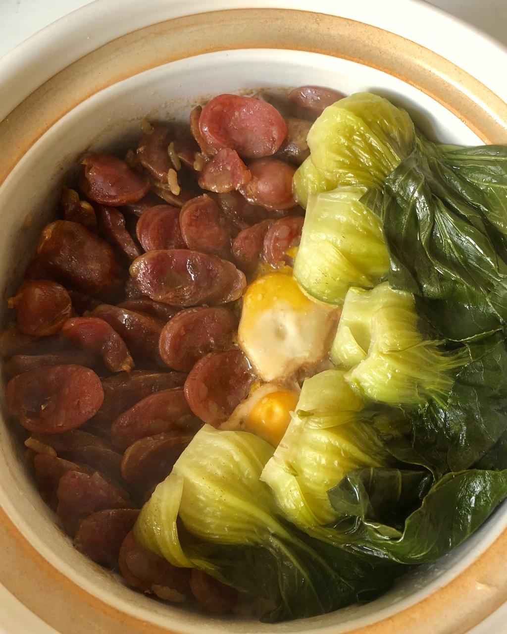 铸铁锅腊肠煲仔饭