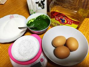 抹茶红豆蛋糕卷（圣诞风浓浓）的做法 步骤1