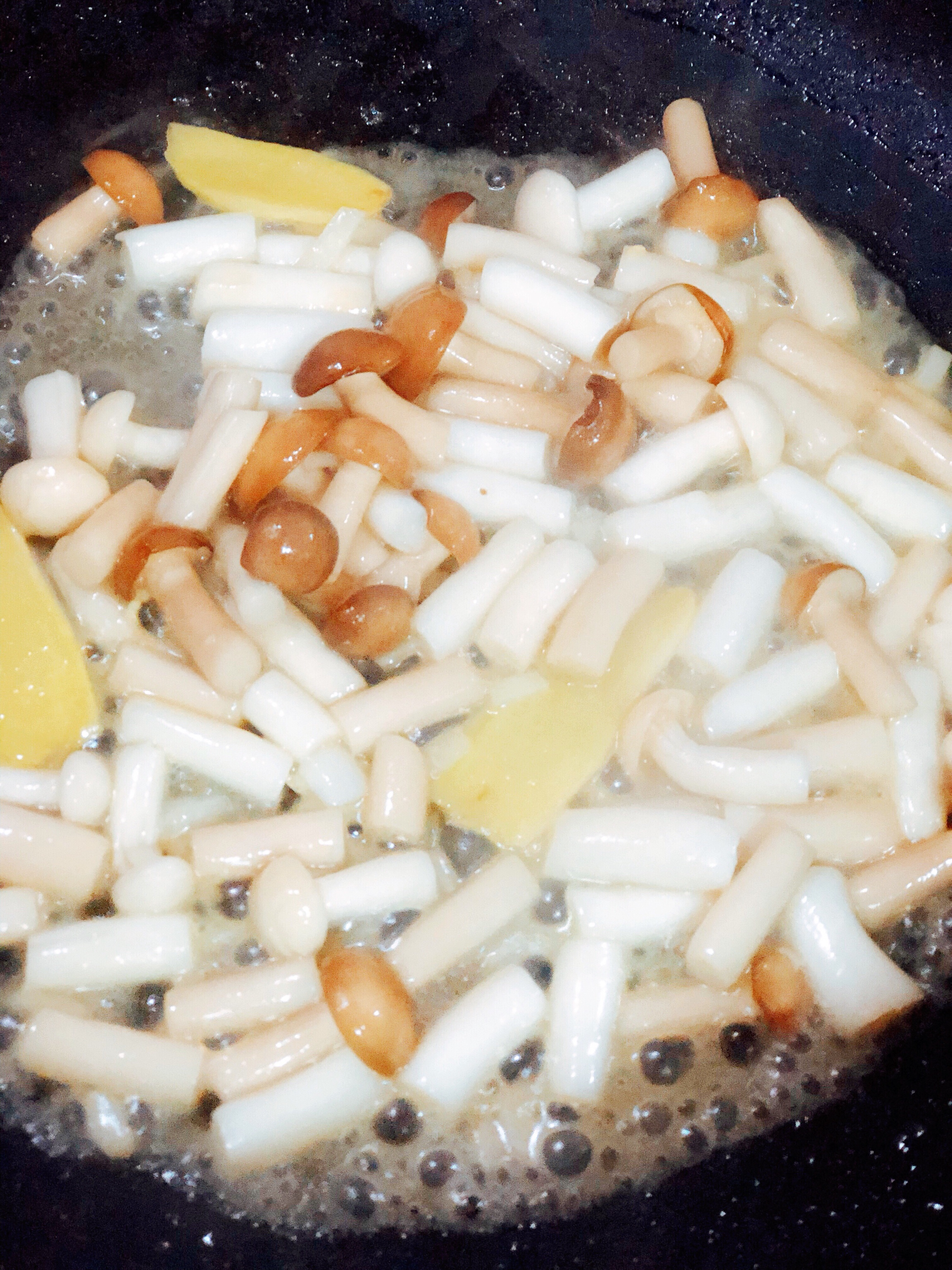 营养鲜美低脂不胖的菌菇豆腐鲜汤的做法 步骤6