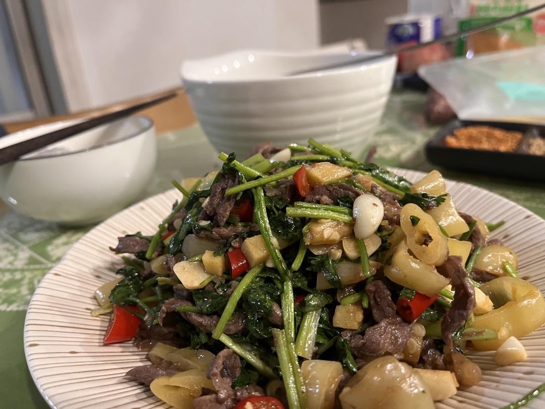小炒黄牛肉，肉嫩味香！太好吃了简直是米饭杀手！