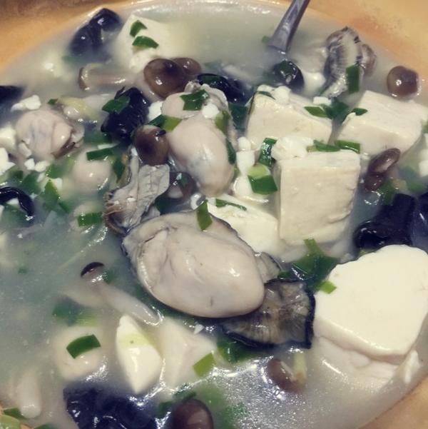 牡蛎菌菇豆腐汤