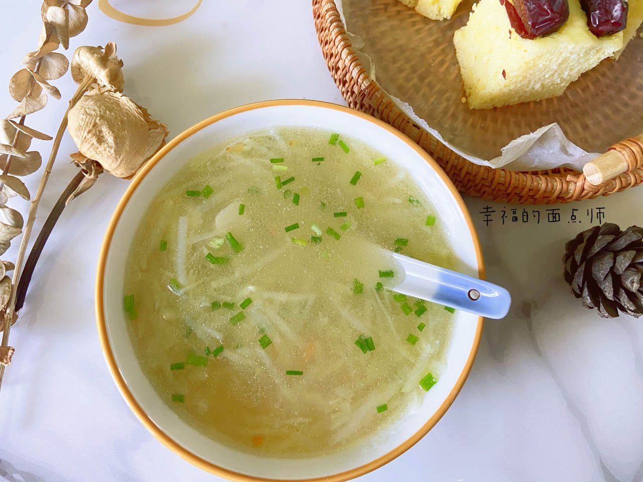 一个土豆一碗清水   几代人都喜欢喝的    美味清新土豆丝汤（一人份）的做法