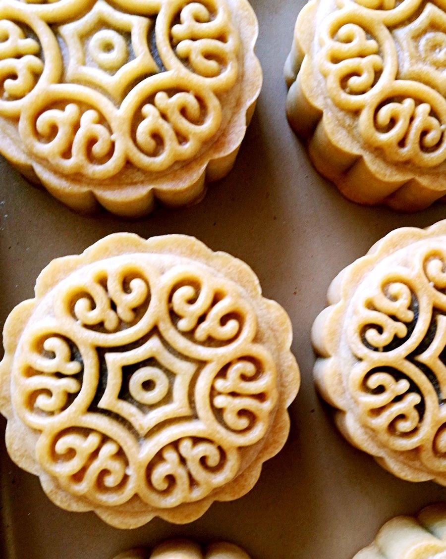 广式月饼—蛋黄莲蓉月饼