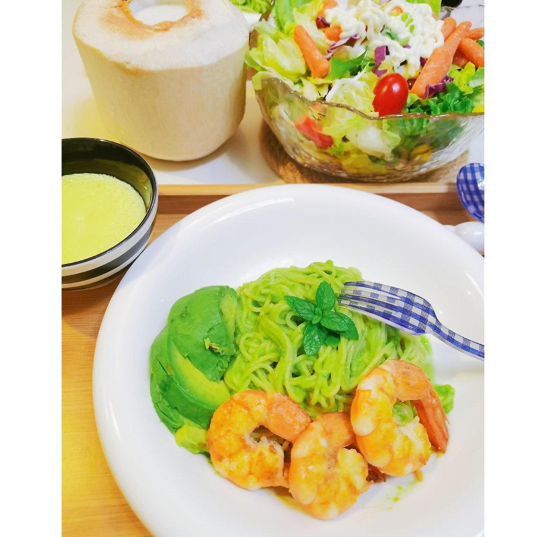 ㊙️一点都不黑暗料理的牛油果虾仁意面‼️