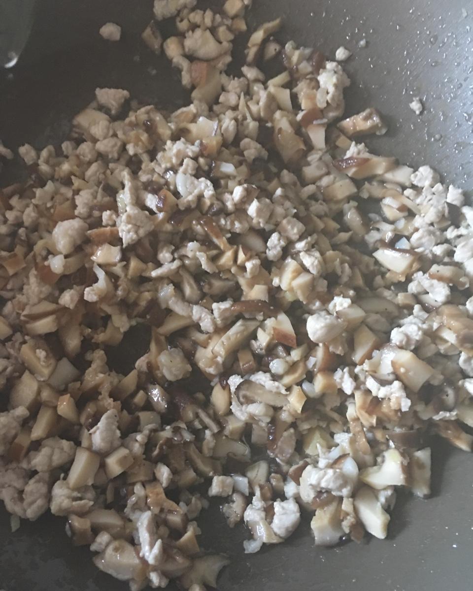 香菇肉酱面