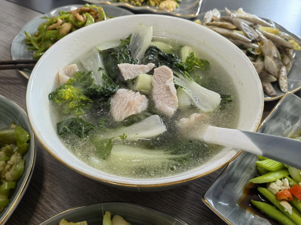 10分钟超简单——奶白菜瘦肉汤