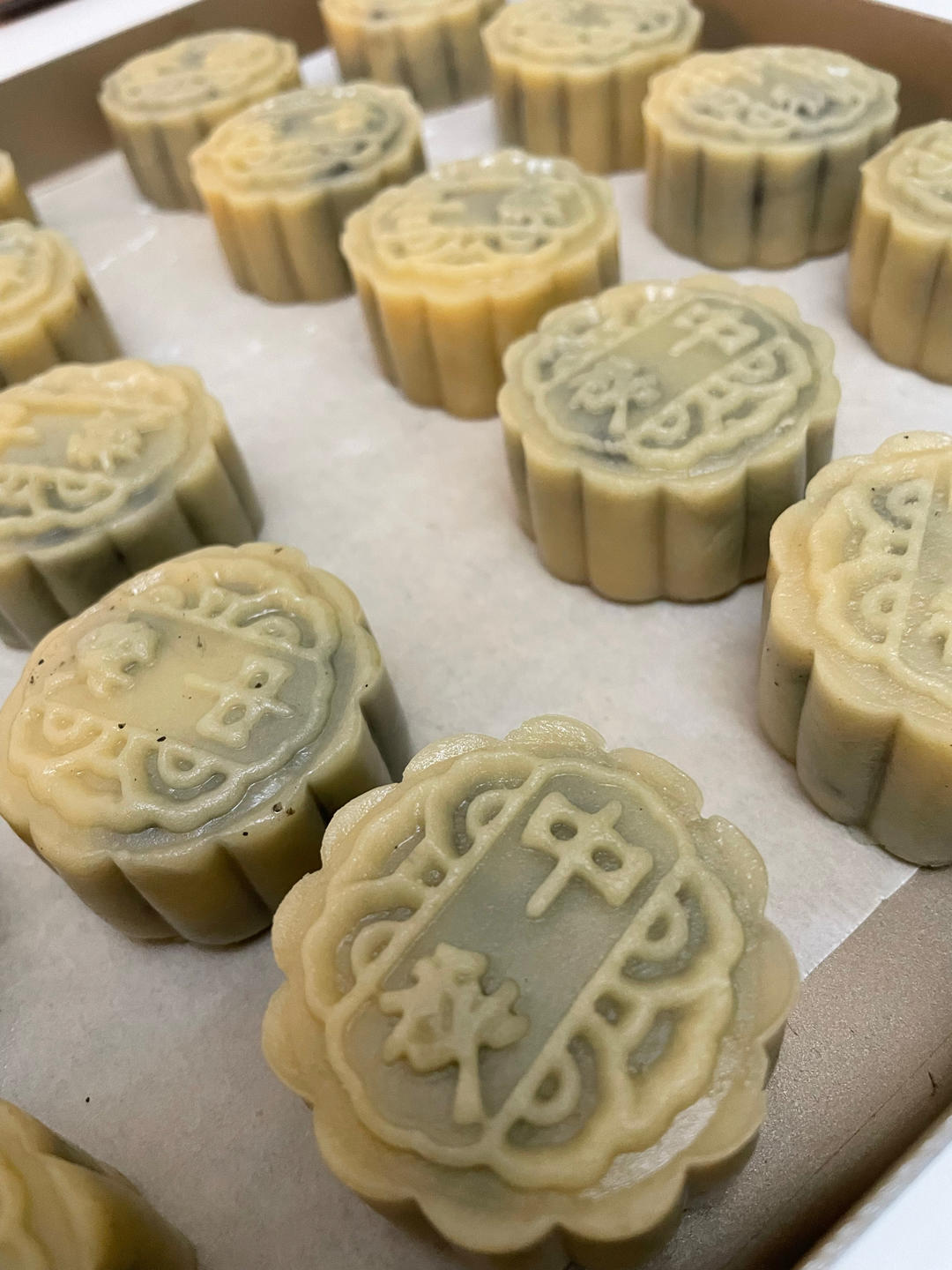 黑芝麻馅月饼