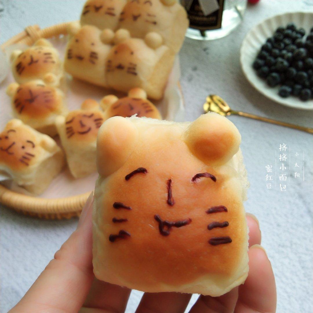 蜜红豆挤挤卡通小面包