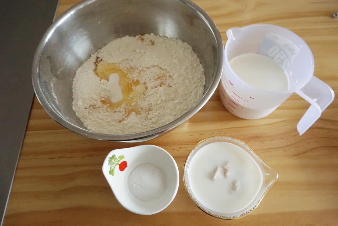 纯奶手撕吐司的做法 步骤1