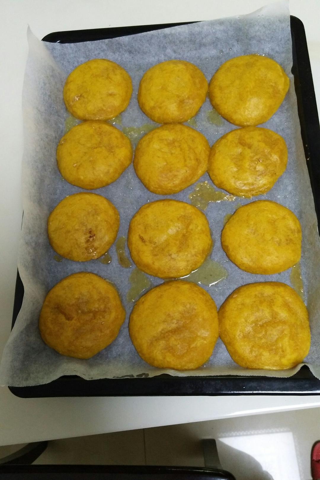 yh19做的烤箱做南瓜饼南瓜饼的做法