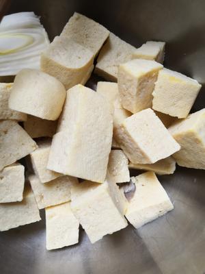 超简单白菜豆腐炖粉条家庭版的做法 步骤2