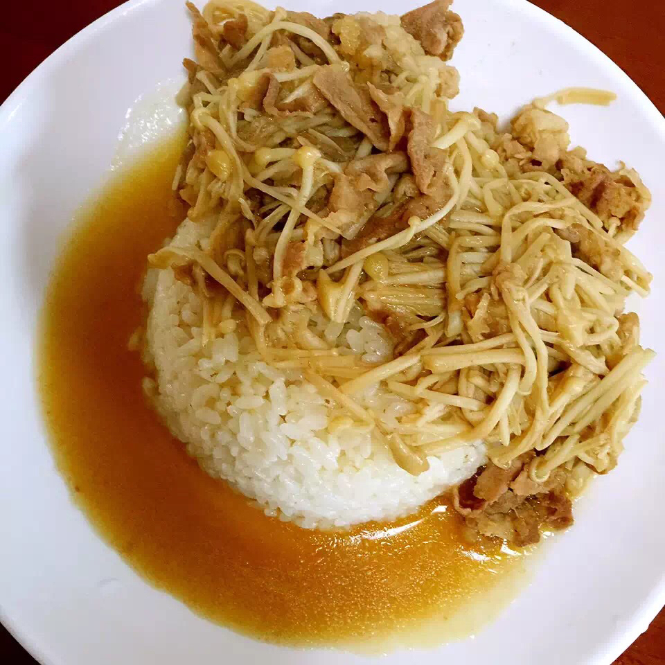 小芸11做的日式金针菇肥牛盖浇饭