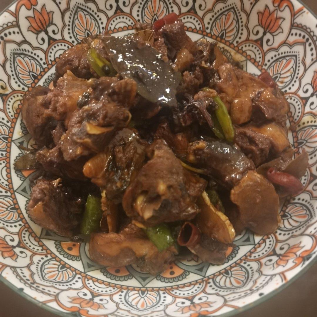 红烧三黄鸡(简单做法，做出来大概就这个样)