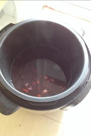 红枣桂圆枸杞黑米粥的做法 步骤1