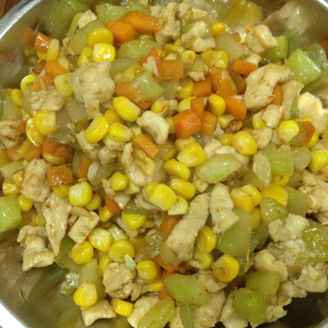 胡萝卜玉米炒黄瓜