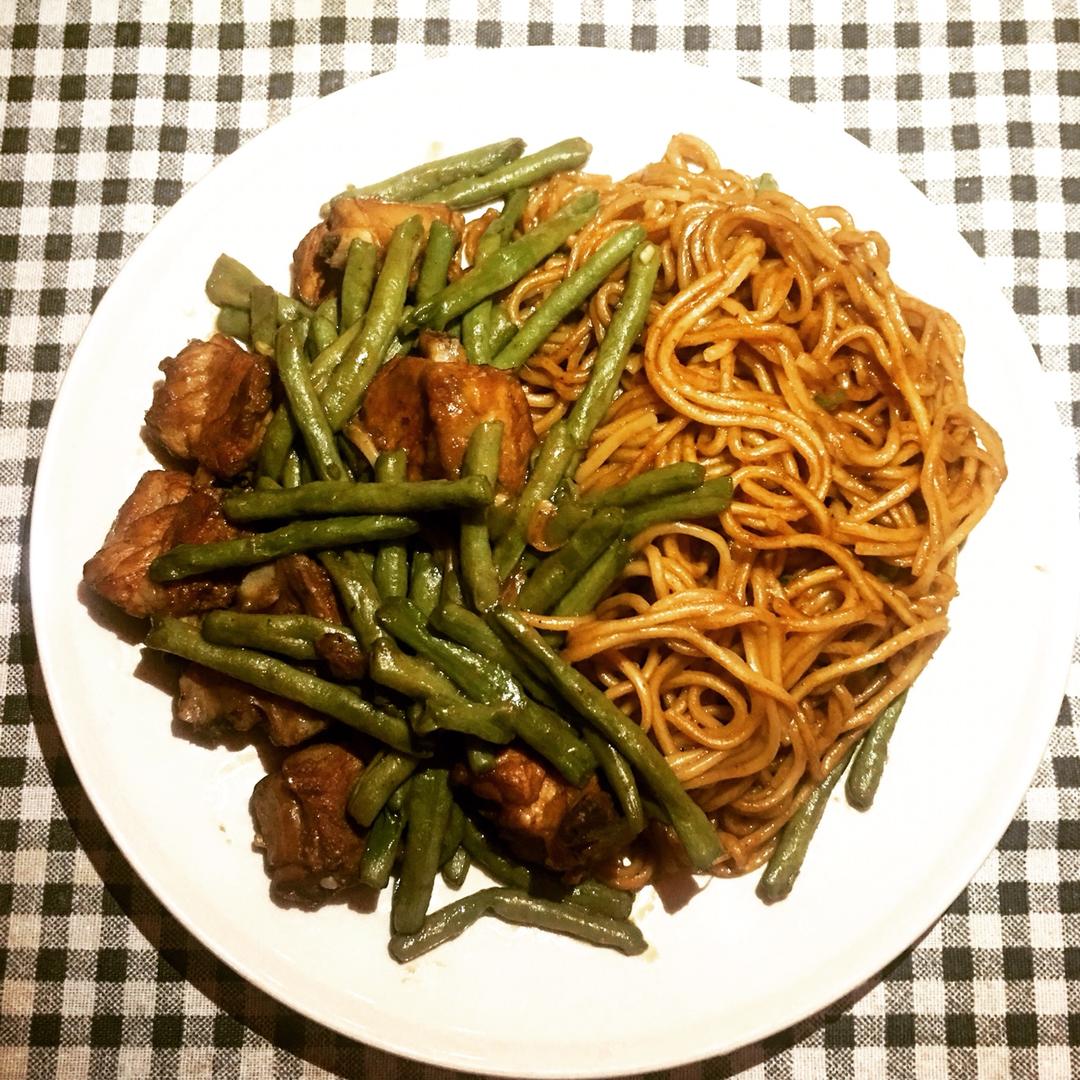 cc小姨做的排骨豆角焖面
