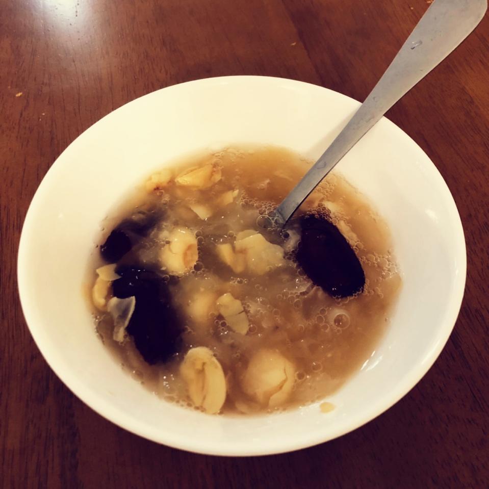 银耳莲子羹～出胶有妙招