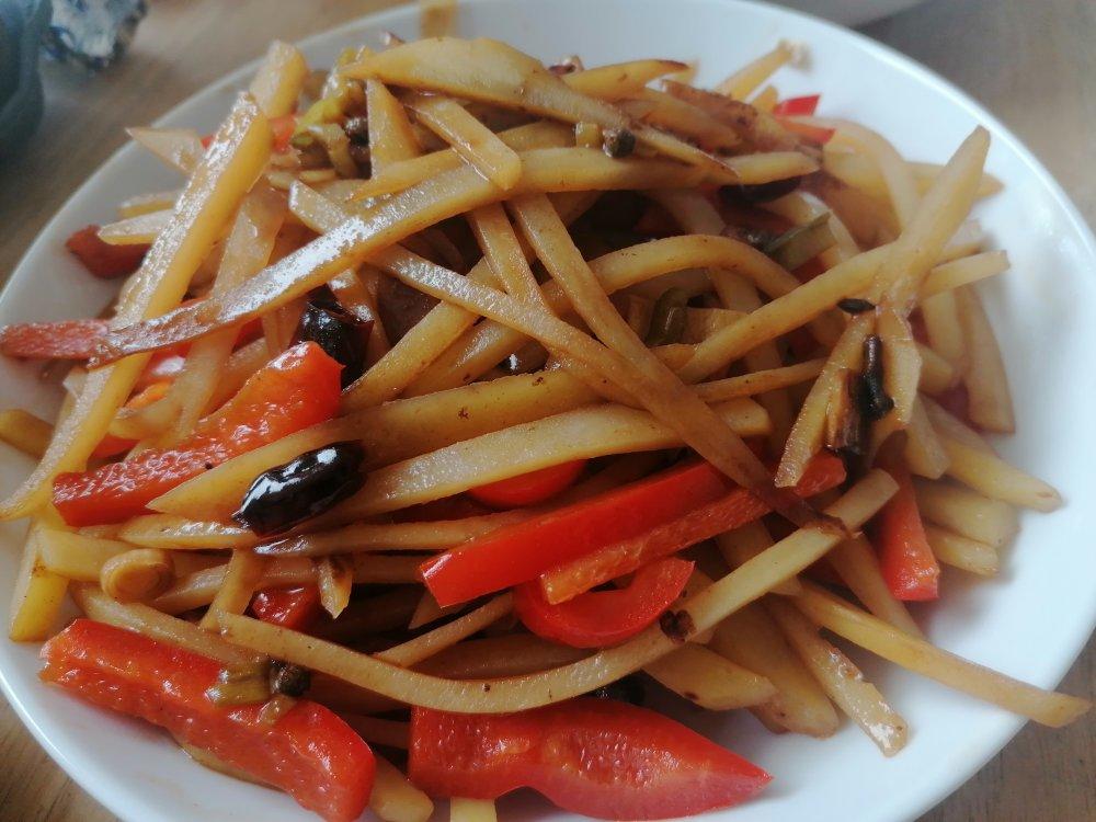厨师长教你：“炝炒土豆丝”的家常做法，口感爽脆