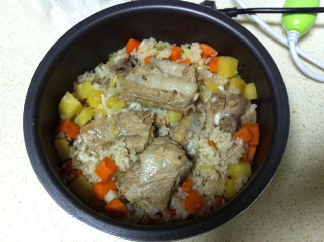喷香排骨焖饭（爆好吃）