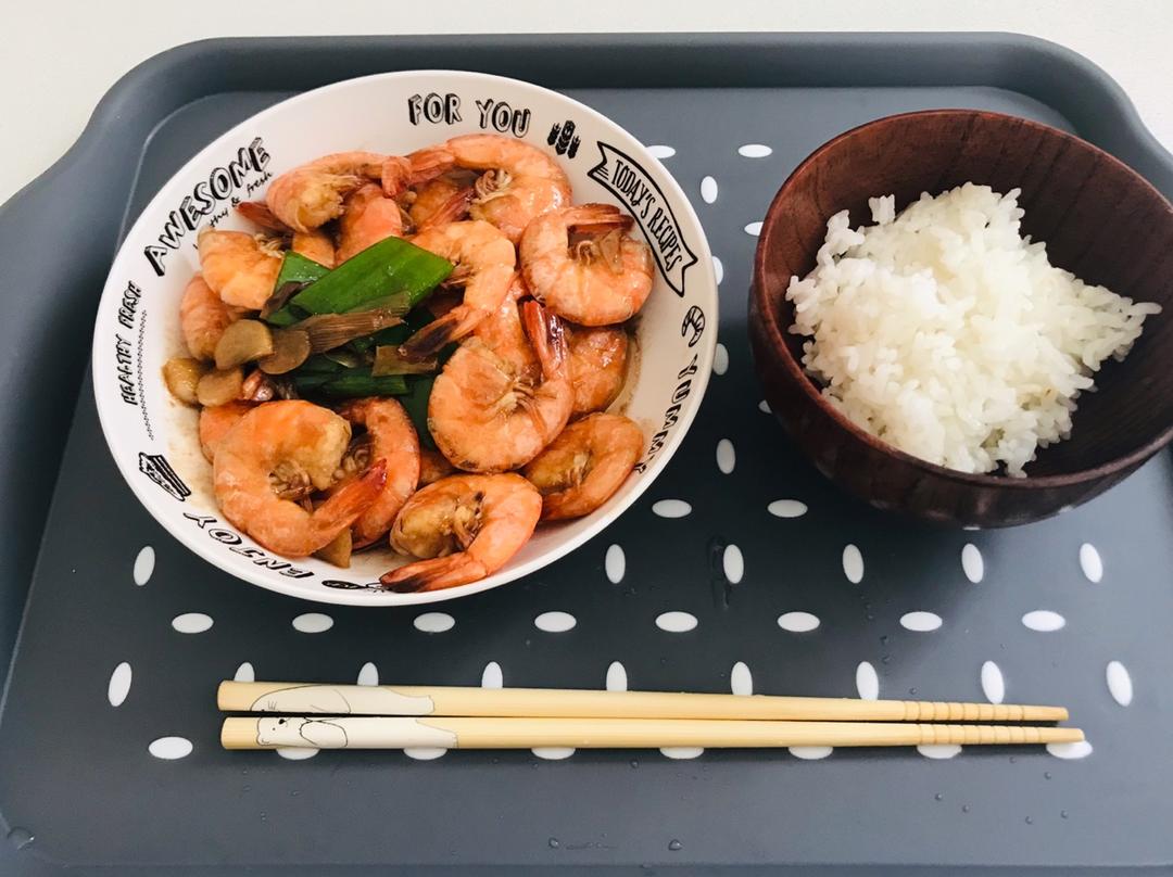 吃完还会继续舔手指的    快手油闷大虾