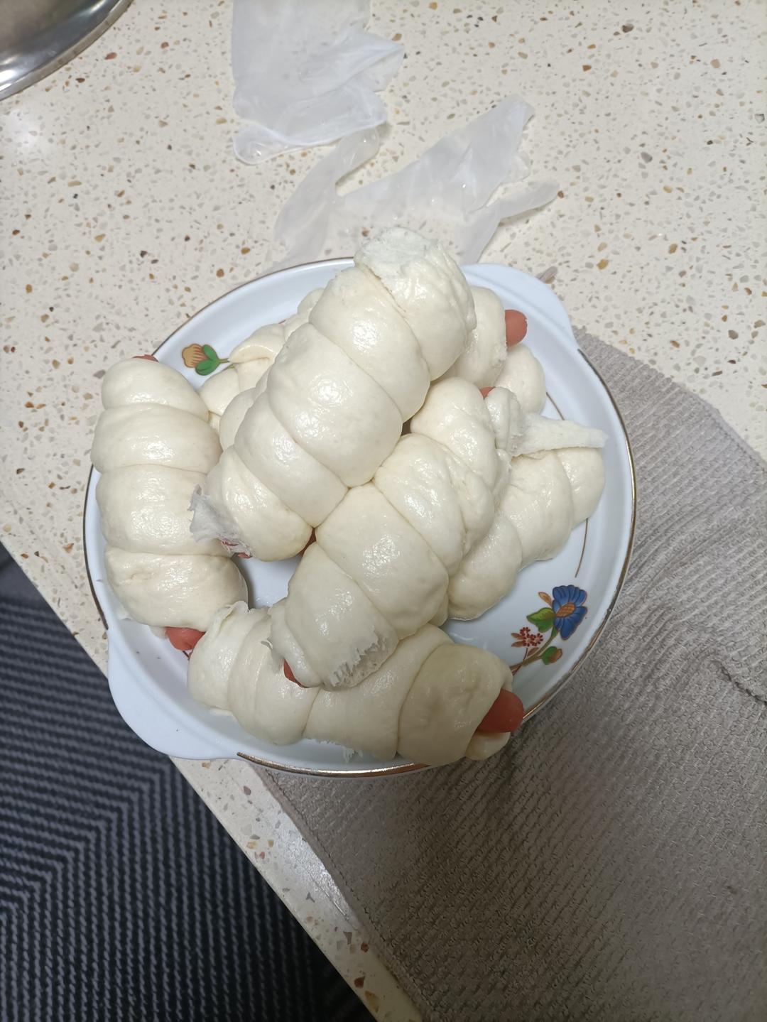 松软奶香的香肠包～