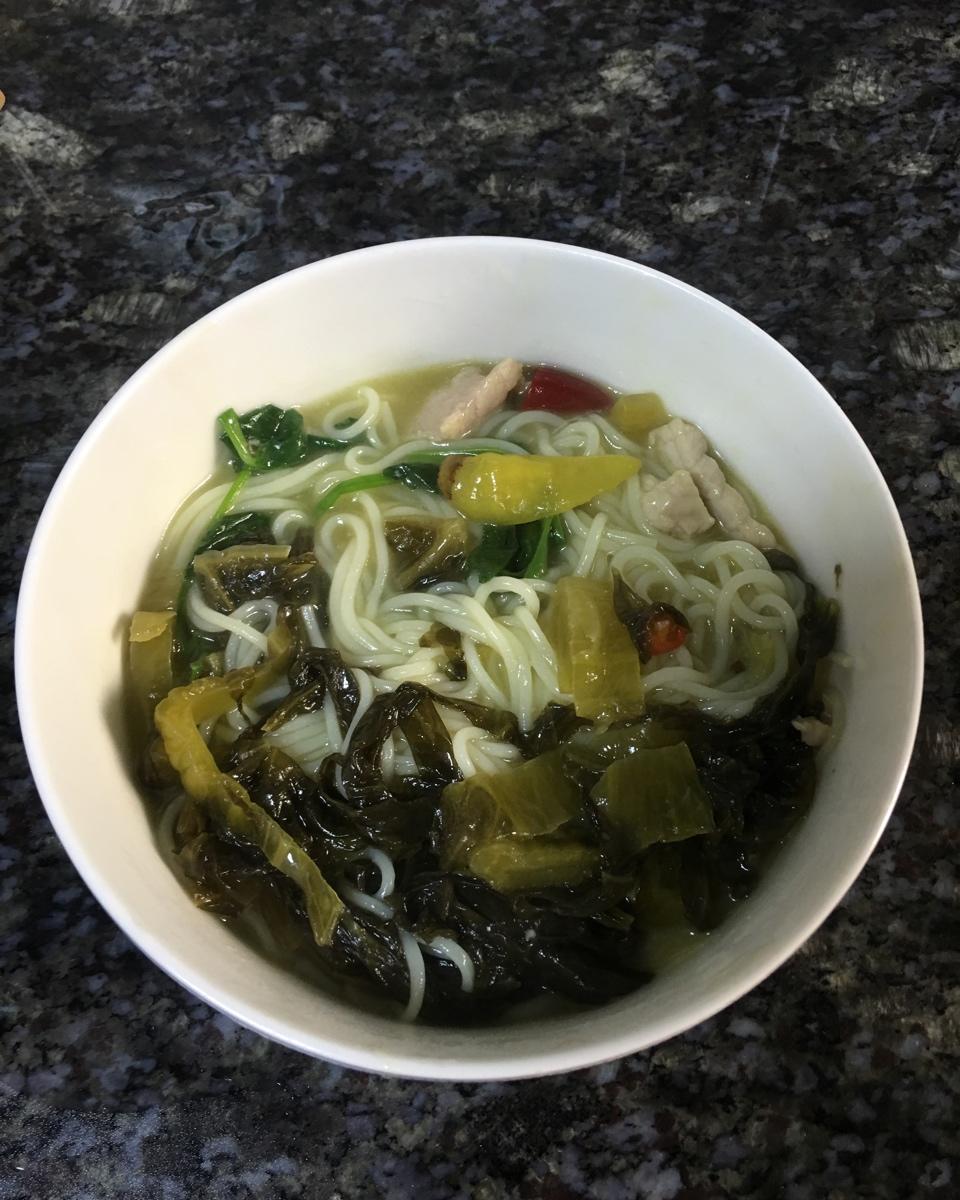 酸菜肉丝米线