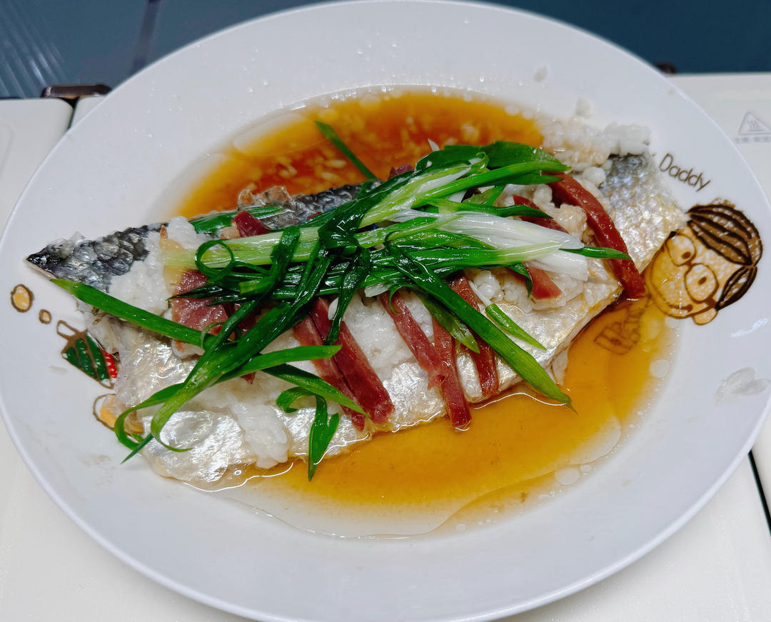 酒酿火腿蒸鲥鱼