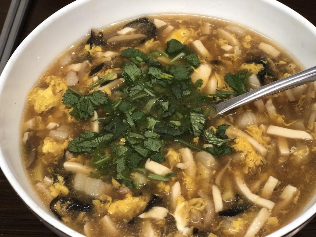 酸辣汤 Spicy & Sour Shredded Pork Soup