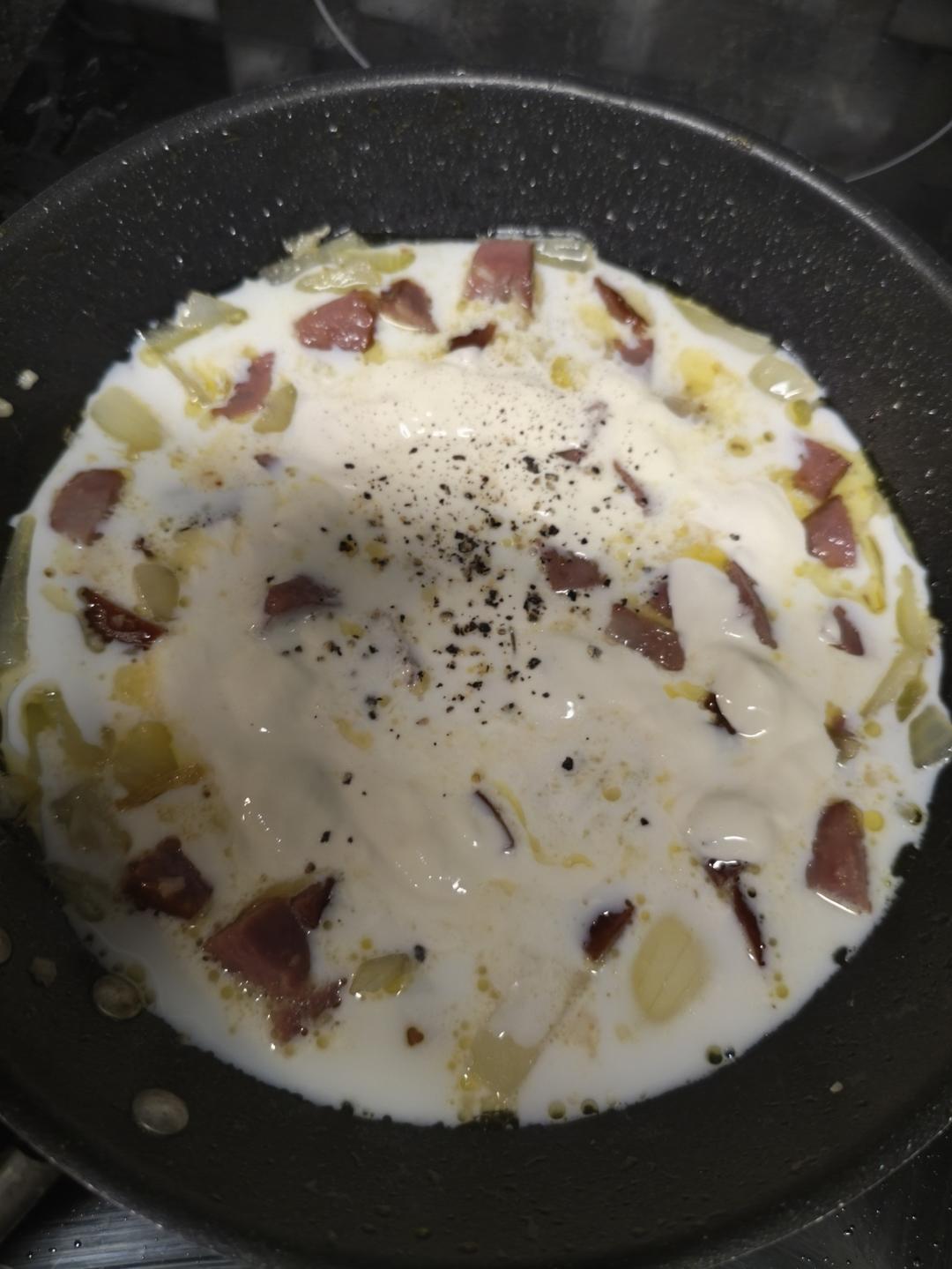 奶油蘑菇培根意大利面