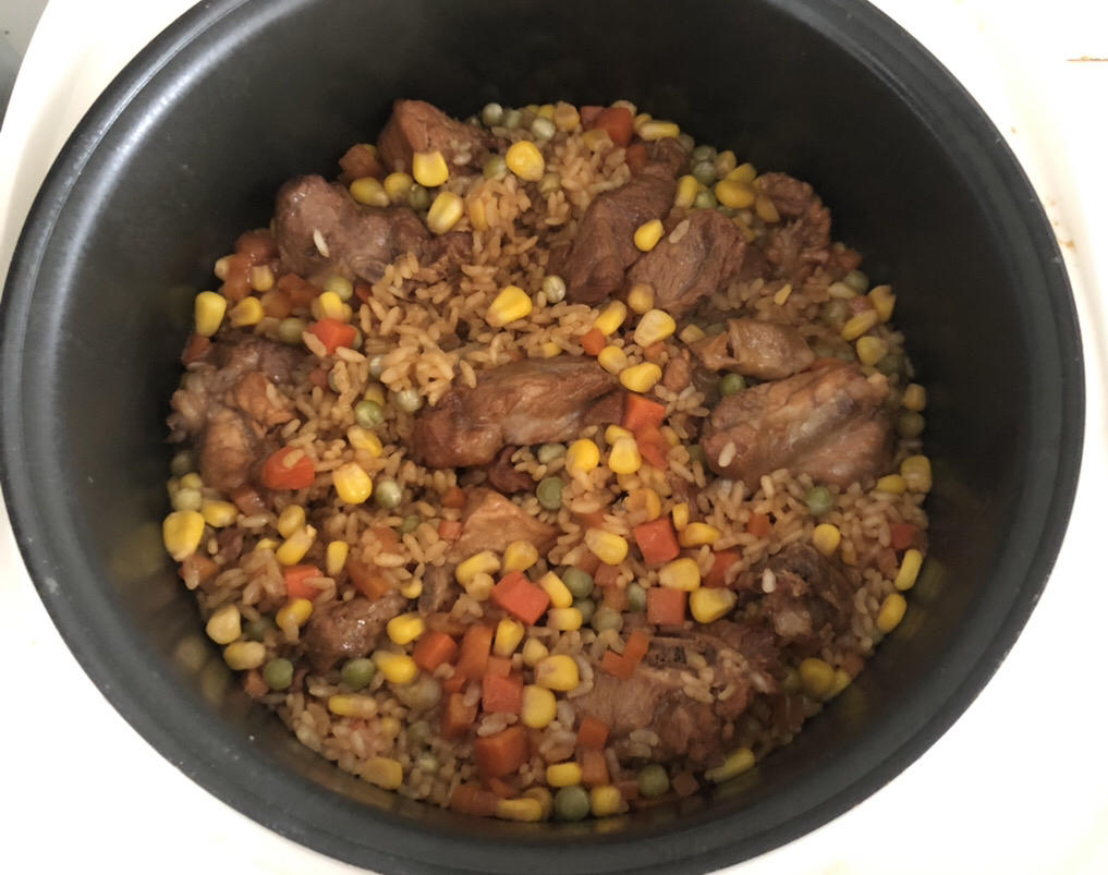 超简单的真香排骨焖饭！馋哭隔壁家小孩儿😋