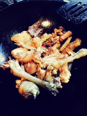 小柴鸡炖蘑菇的做法 步骤4