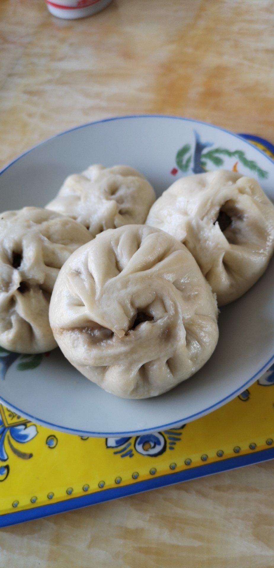 鲜美多汁的洋葱牛肉包子